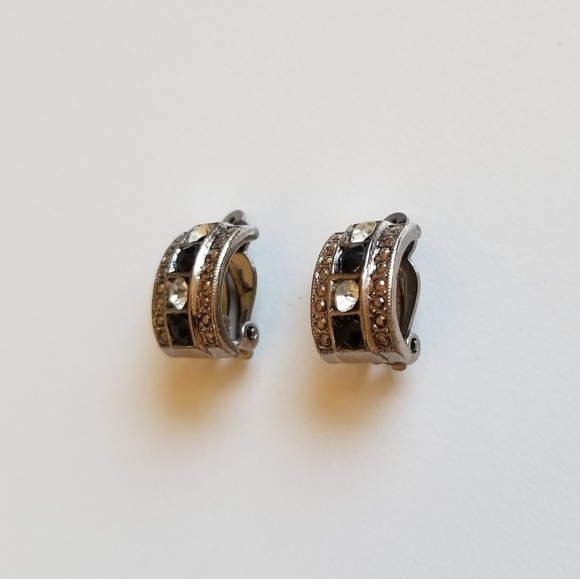 Vintage 1980s Black Crystal Stone Clip-on Earrings - Picture 5 of 5